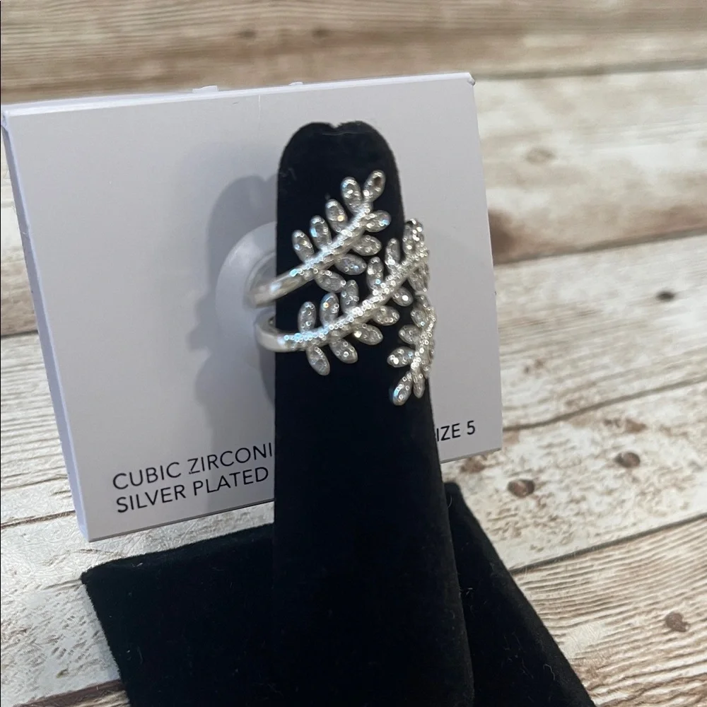 Charter‎ Club Silver Plated Cubic Zirconia Leaf Bypass Ring Size 5 NEW